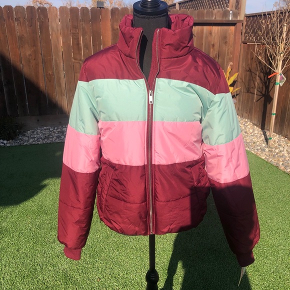 Woman’s Jacket - Picture 2 of 7